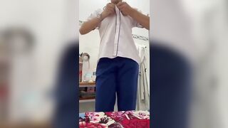Gái mới lớn lồn chưa mọc lông đi học về thủ dâm luôn