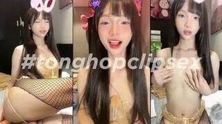 Đang chăm chú bú cặc thì bị quay lén