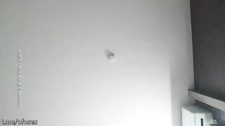 千人斩探花反差姐妹花双飞大战牛仔长裙美女浴室一起洗澡三人互舔操完一个再换下一个