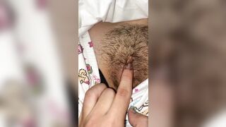 đi du lịch cùng lớp đứa bạn nó ngủ say lén sang nghịch lồn nó