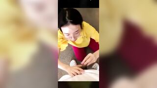 Sống cùng chị họ kính cận xinh nứng cặc quá nên đè đầu chị ra bắt bú cặc xg mới tha