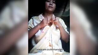 Chị Gái Hiền Lành Nhưng Show Lồn Dâm Khỏi Nói