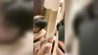 "quay cái gì đấy - nhỡ bị bồ t phát hiện thì sao"