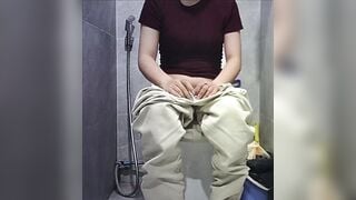 Lén wc công cộng em gái hsinh chưa mọc lông
