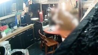 vụ chụ trì bên thái đụ cô gái ở nhà bếp