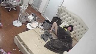 Hack cam em học sinh ở nhà 1 mình mở phim sex thủ dâm