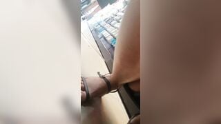 Quay lén dưới váy Nhân viên TGDD đang tiếp khách