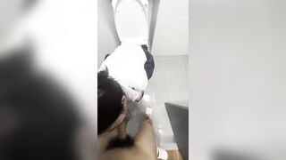 Kính cận bú cu cho anh ny trước khi địt