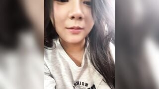 Em rau chubby vú to lồn múp thủ dâm trên ô tô dâm đãng phần 1