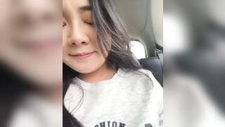 Em rau chubby vú to lồn múp thủ dâm trên ô tô dâm đãng phần 1