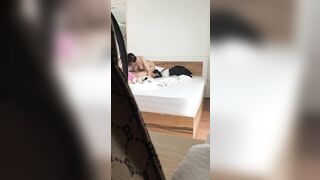 Sao anh ra sớm quá vậy