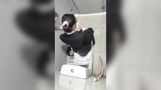 Tác nghiệp nhà vệ sinh 4